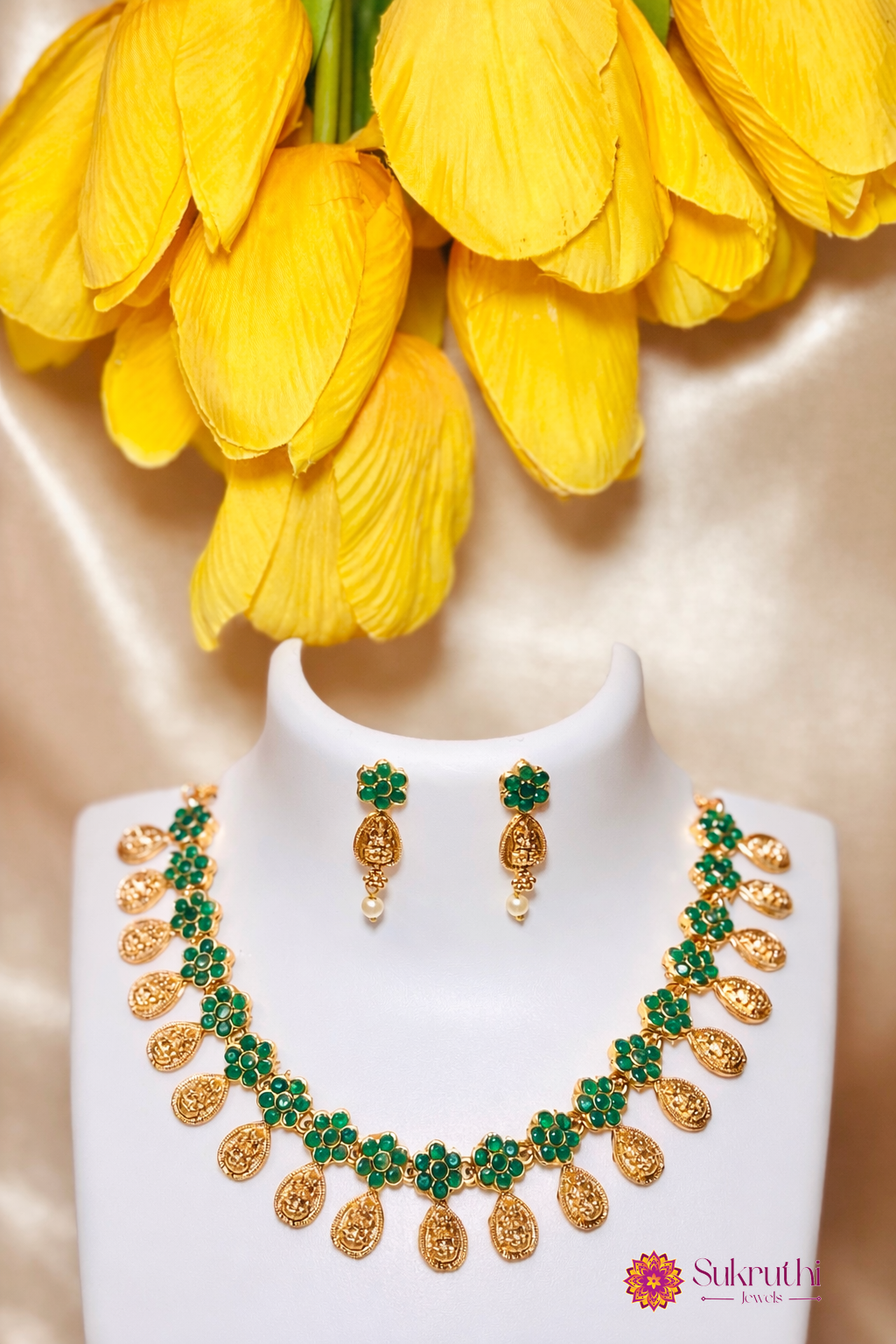 GREEN FLOWER LAKSHMI RAINDROP NECKLACE