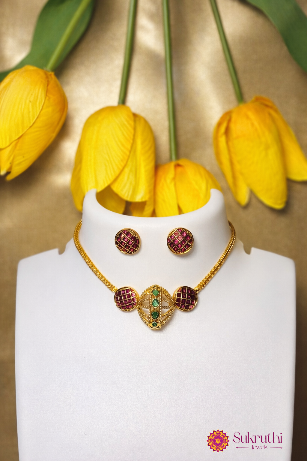 TRENDY RUBY AND EMARALD ROUND PENDANT NECKLACE WITH STUDS