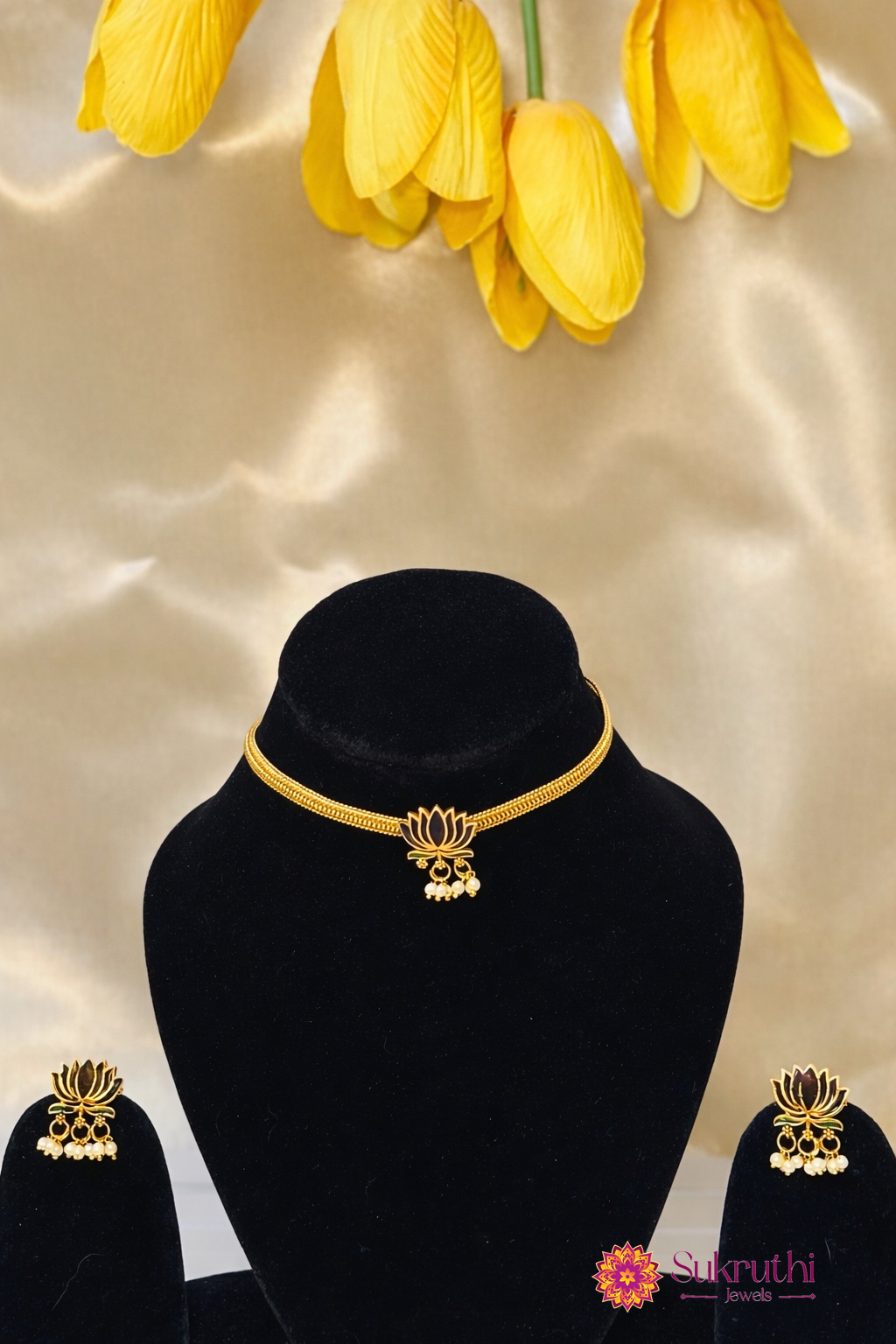 GREEN LOTUS CHOCKER