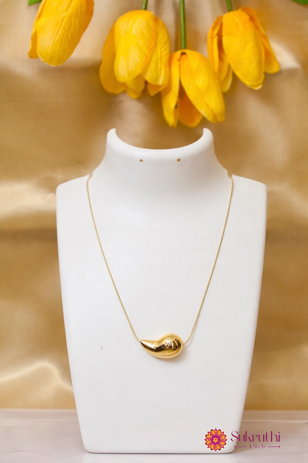 KOREAN STATEMENT PENDANT WITH CHAIN