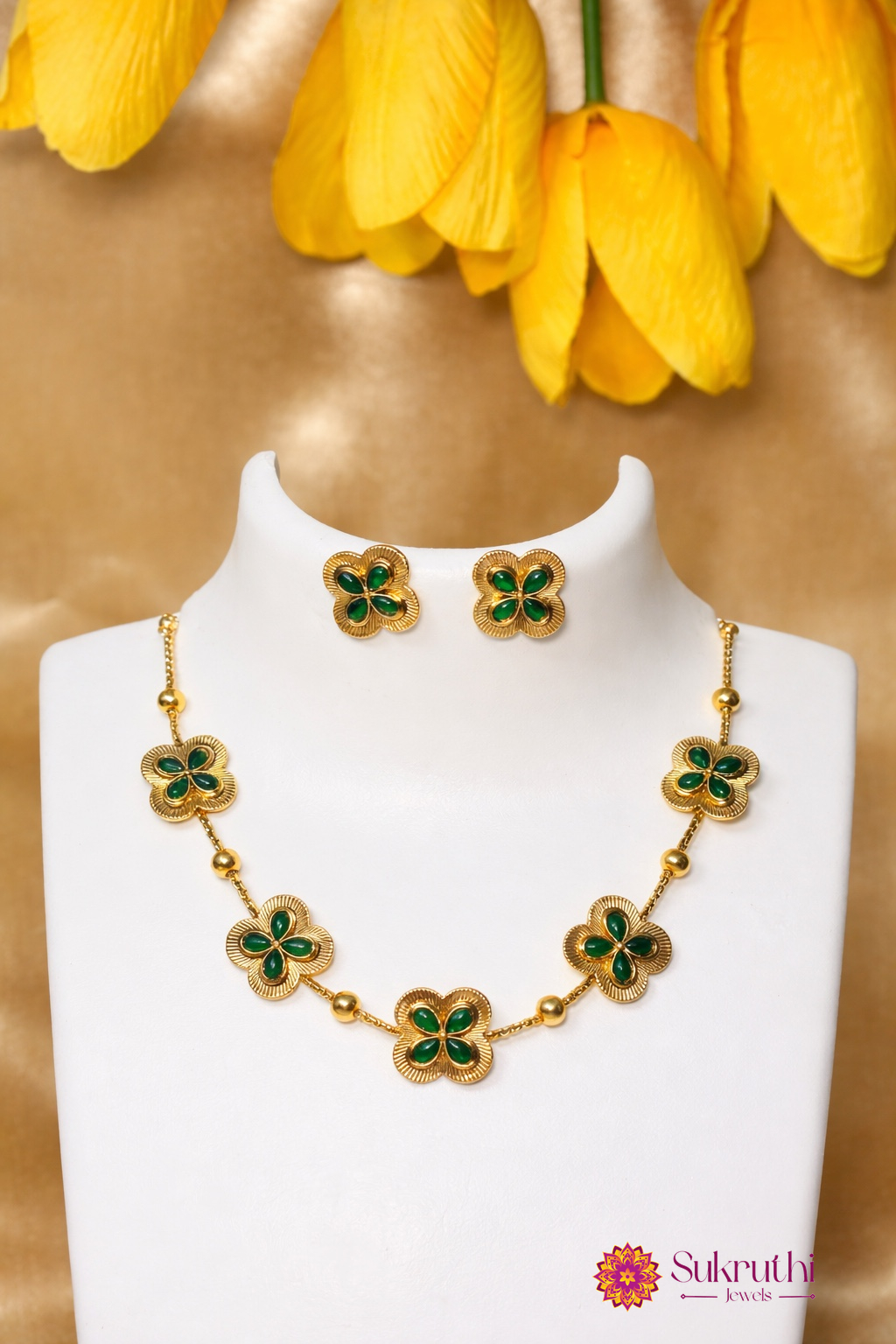 GREEN CLOVER CHARM WITH STUDS