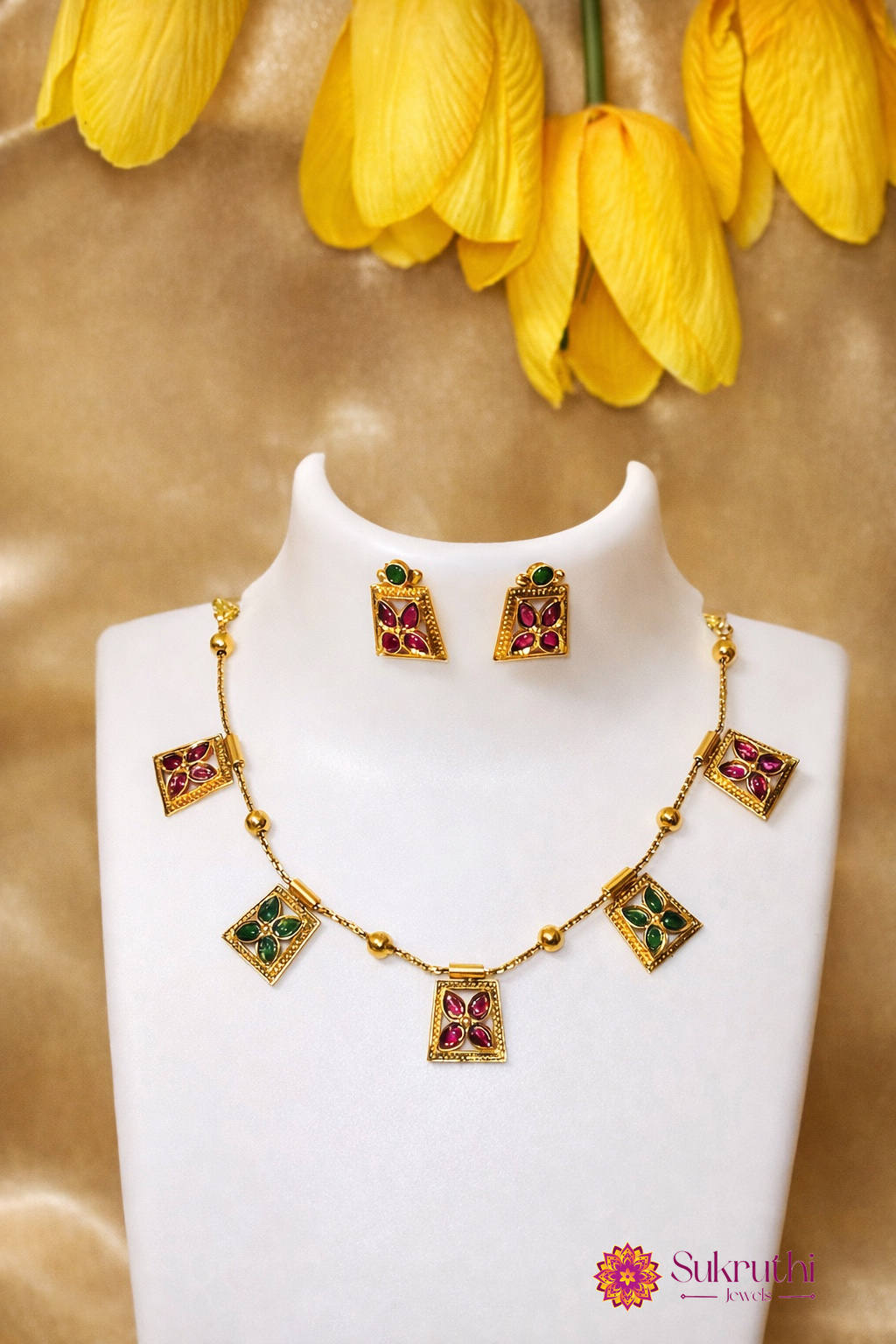 SQUARE FLOWER CHARM RED & WHITE WITH STUDS
