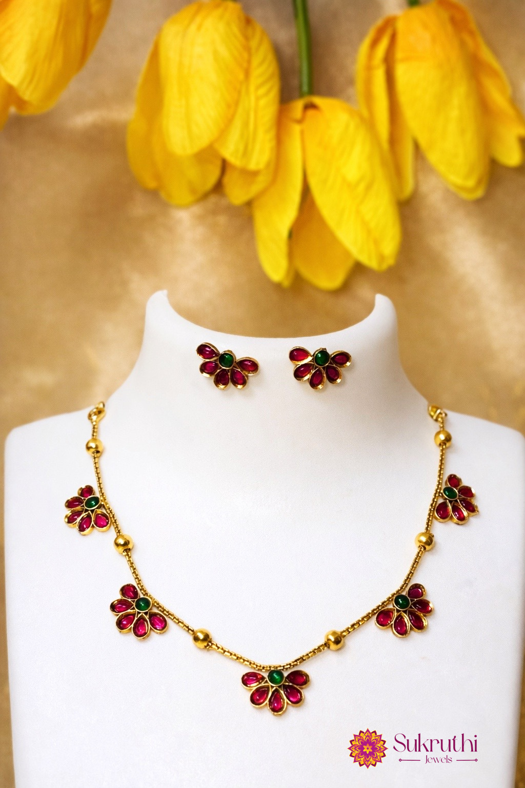 KEMP HALF FLOWER NECKLACE WITH EARRINGS